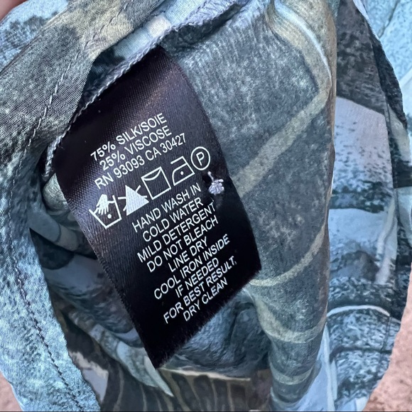 Nic+Zoe Silk Button Up Abstract Blouse - Picture 11 of 12